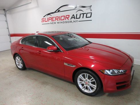 Used 2017 Jaguar XE Premium image 6