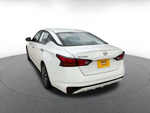 Used 2025 Nissan Altima 2.5 SV FWD image 11