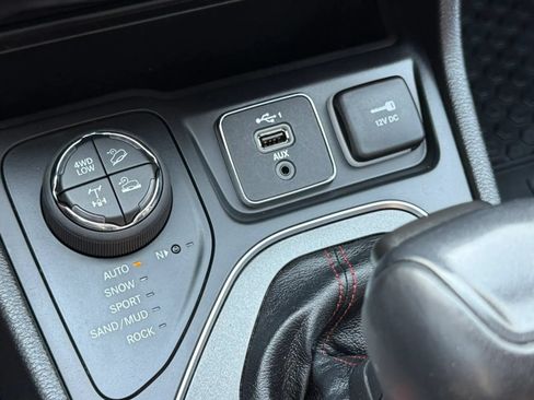 Used 2020 Jeep Cherokee Trailhawk w/ Comfort/Convenience Group AWD/4WD image 24