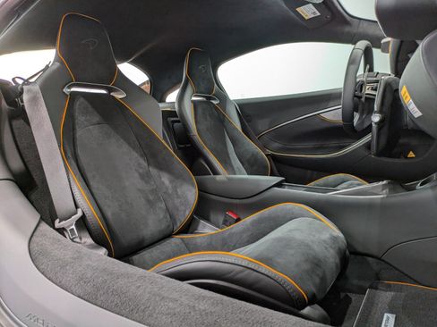 Used 2025 McLaren Artura RWD image 19