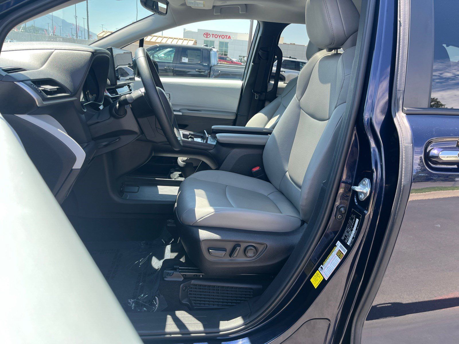 Certified 2026 Toyota Sienna XLE FWD image 11