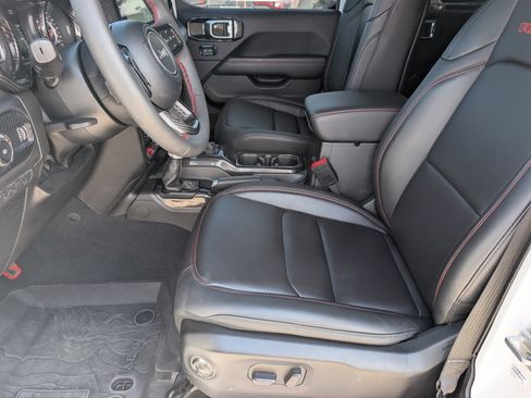 Used 2024 Jeep Wrangler Unlimited Rubicon w/ Technology Group AWD/4WD image 9