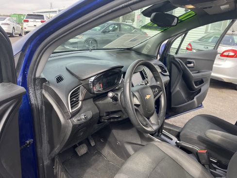 Used 2017 Chevrolet Trax LS image 17