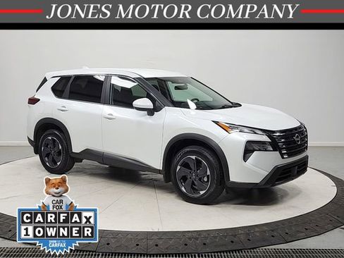 Used 2025 Nissan Rogue SV FWD image 1