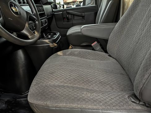 Used 2018 Chevrolet Express 3500 Extended w/ Power Convenience Package RWD image 11