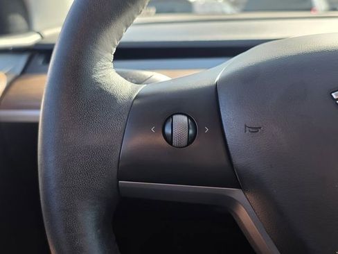Used 2022 Tesla Model Y Long Range AWD/4WD image 26