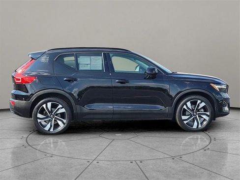 Used 2023 Volvo XC40 B5 Ultimate w/ Protection Package Premier image 13