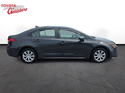 Used 2025 Toyota Corolla LE FWD image 4