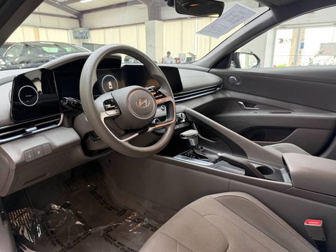 Used 2024 Hyundai Elantra SEL FWD image 10
