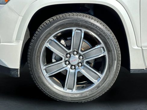 Used 2017 GMC Acadia Denali w/ Technology Package AWD/4WD image 34