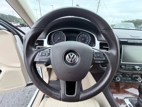 Used 2013 Volkswagen Touareg TDI AWD/4WD image 14