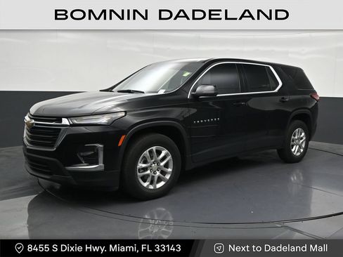 Used 2023 Chevrolet Traverse LS FWD image 1