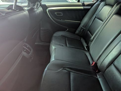 Used 2019 Ford Taurus SEL w/ Equipment Group 201A FWD image 8