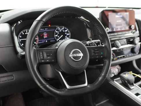 Used 2024 Nissan Pathfinder SV w/ Lighting Package (N92) FWD image 16
