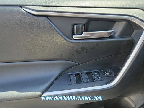 Used 2022 Toyota RAV4 XLE image 27