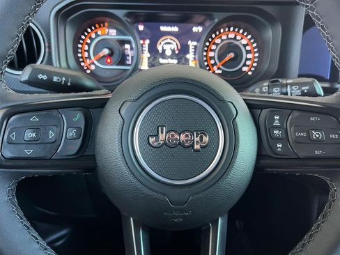 Used 2025 Jeep Wrangler Unlimited Rubicon AWD/4WD image 10