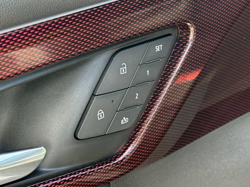 Used 2025 Chevrolet Traverse RS FWD image 23