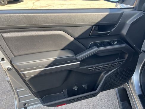 Used 2025 Toyota Tacoma SR5 image 7