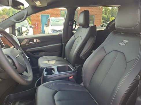 New 2026 Chrysler Pacifica Select w/ S Appearance Package image 30