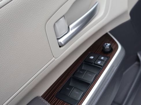 Used 2024 Toyota Sienna XLE image 21