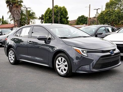 Used 2025 Toyota Corolla LE FWD image 6