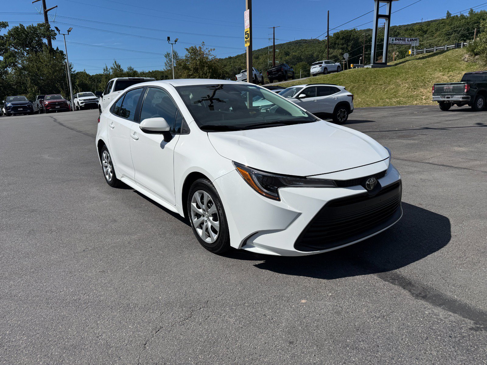 Used 2025 Toyota Corolla LE FWD image 7