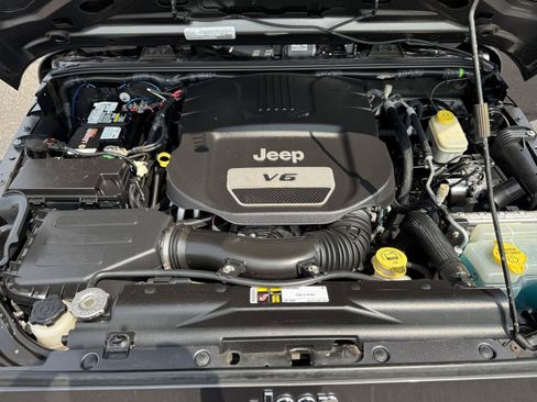 Used 2016 Jeep Wrangler Unlimited Sport AWD/4WD image 11
