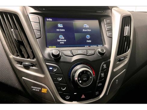 Used 2016 Hyundai Veloster image 32