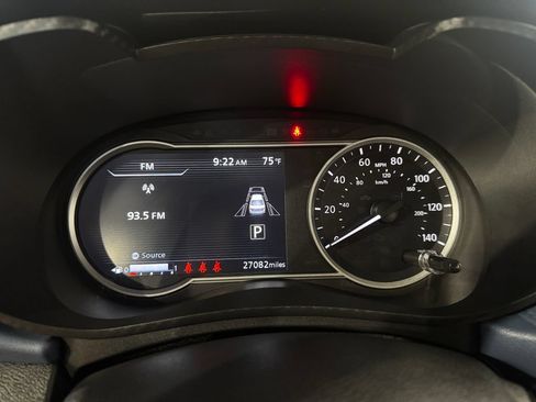 Used 2025 Nissan Versa SV FWD image 8