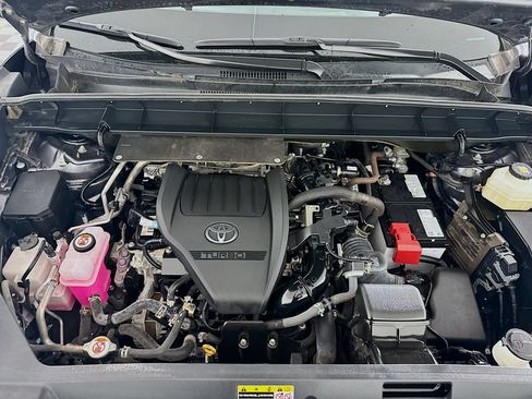 Certified 2024 Toyota Highlander LE AWD/4WD image 10