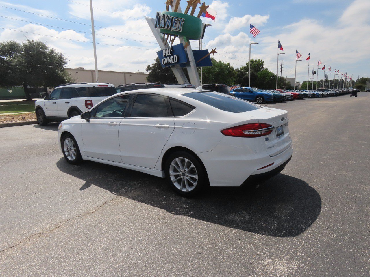 Used 2020 Ford Fusion SE FWD image 15