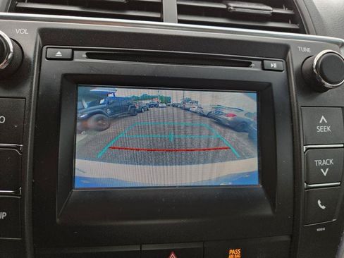 Used 2017 Toyota Camry SE FWD image 21