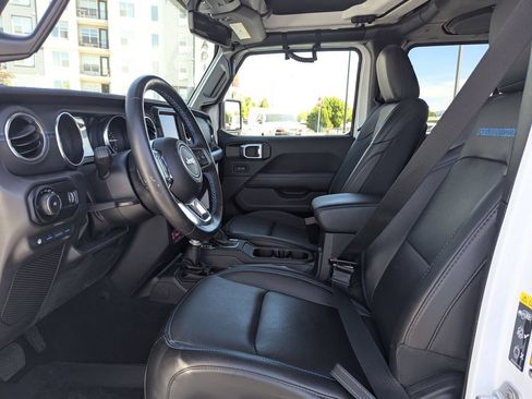 Used 2023 Jeep Wrangler Unlimited Rubicon 4xe w/ Cold Weather Group AWD/4WD image 28
