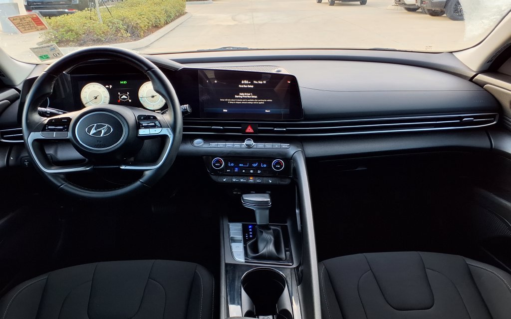 Used 2023 Hyundai Elantra SEL w/ Convenience Package FWD image 22