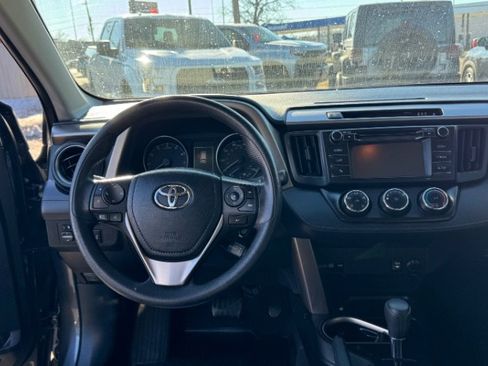 Used 2018 Toyota RAV4 LE image 14