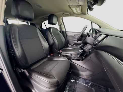 Used 2022 Buick Encore Preferred w/ Safety Package image 27