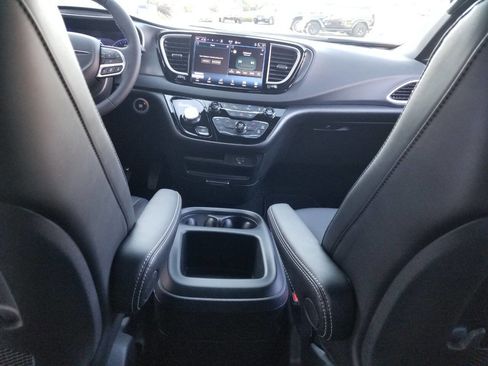 New 2026 Chrysler Voyager LX image 10