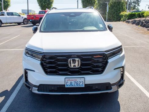 Used 2023 Honda Pilot TrailSport image 2