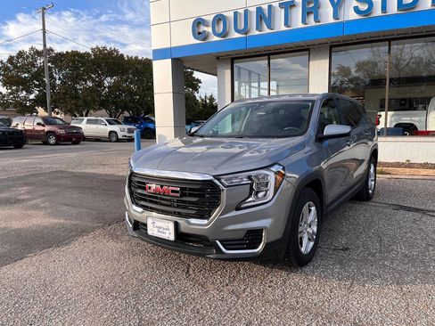 Used 2024 GMC Terrain SLE image 1