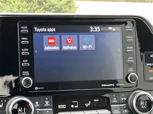 Used 2022 Toyota Highlander XLE image 13
