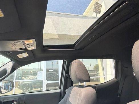 Used 2017 Toyota Tacoma TRD Sport RWD image 11
