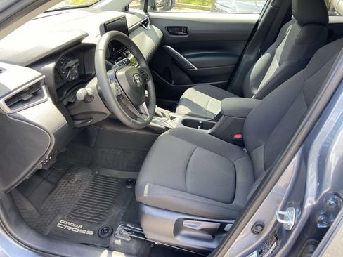 Used 2025 Toyota Corolla Cross LE FWD image 15