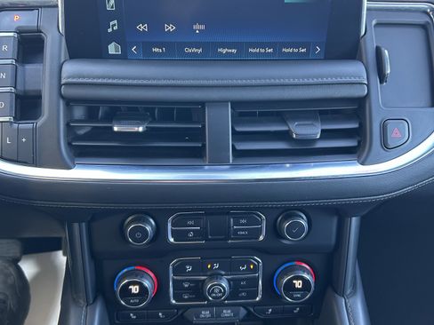 Used 2022 Chevrolet Tahoe Z71 w/ Luxury Package image 33