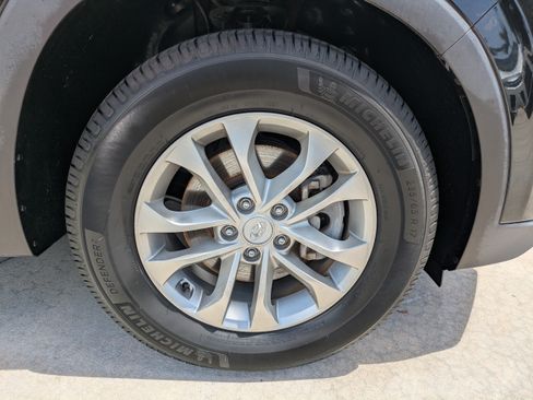 Used 2019 Hyundai Santa Fe SEL FWD image 9