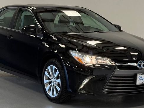 Used 2015 Toyota Camry XLE w/ Moonroof Package FWD image 6