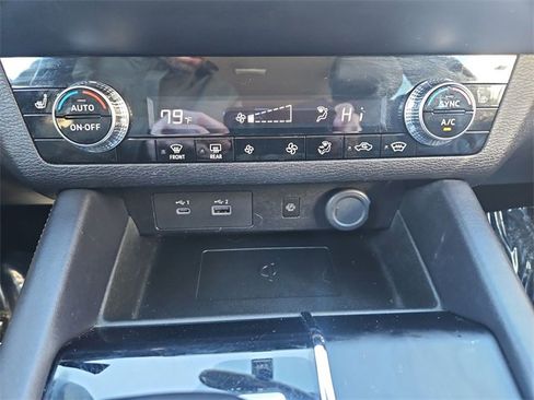 Used 2022 Mitsubishi Outlander SE image 18