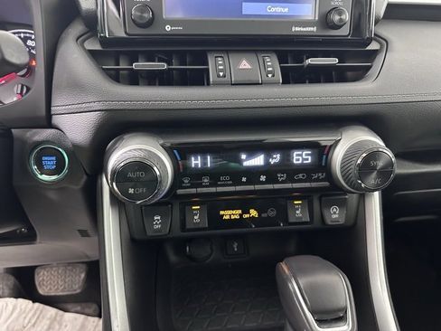 Used 2020 Toyota RAV4 XLE Premium image 26