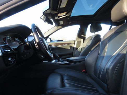 Used 2019 BMW 530i xDrive w/ Convenience Package image 10