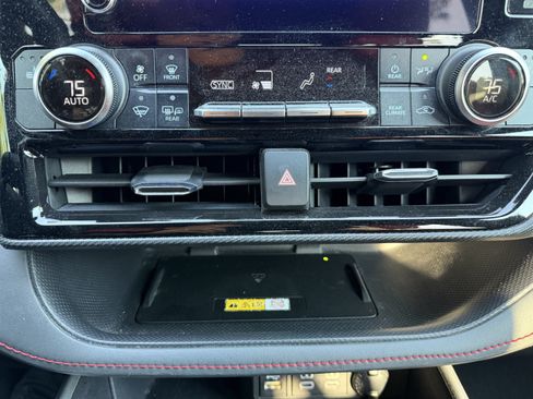 Used 2023 Toyota Highlander XSE FWD image 21
