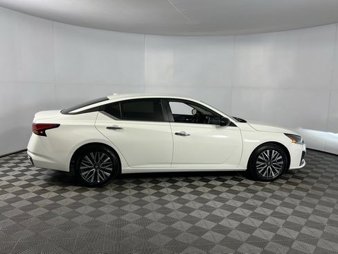 Used 2025 Nissan Altima 2.5 SV image 5